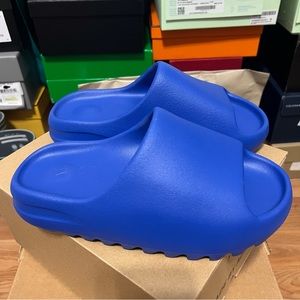 Brand new Yeezy Slides Azure size 6